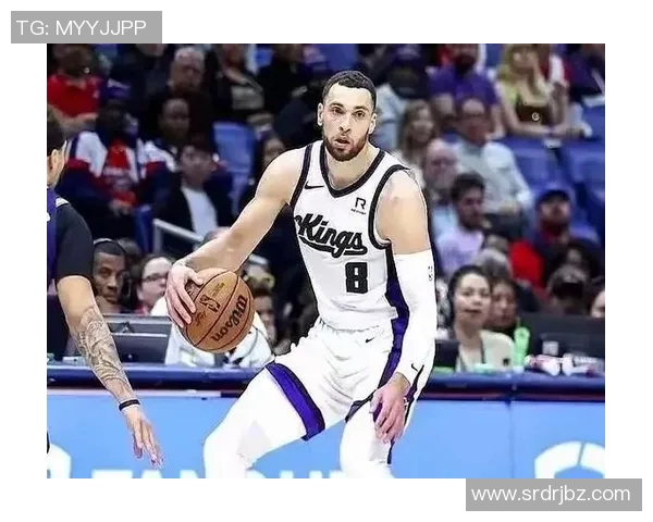 国王赛场细节引关注 球员小动作引发广泛热议 国王赛场细节引关注 球员小动作引发广泛热议